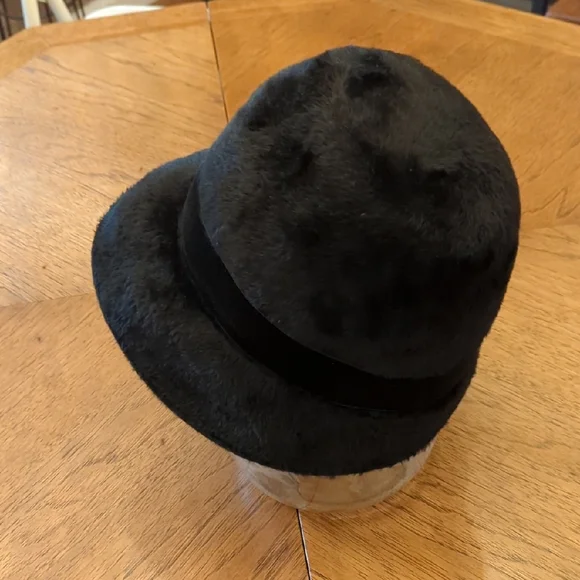 Vintage Su-Zan Originale Martelle Black Women's Cloche Hat with Velvet Ribbon - Picture 4 of 10